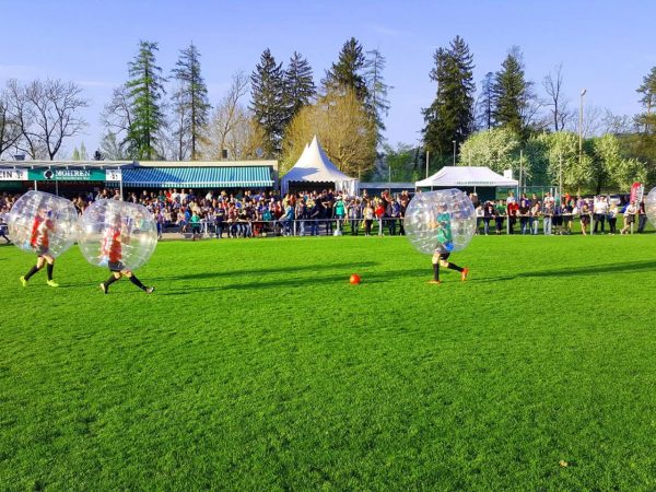 Bubble Soccer - Kugelz, Turnierveranstaltung mit Mannschaften die Bubble Soccer spielen